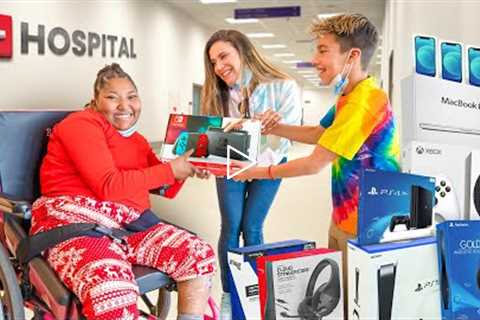 SURPRISING KIDS at the Hospital with CHRISTMAS PRESENTS!!