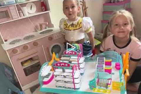 Esmes world unboxing Mini brands 5 surprise shopping mall and toys to go in games shop 🏬