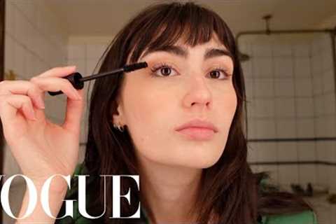 Vienna Skye’s Guide To The It Girl Makeup Routine | Beauty Secrets | Vogue