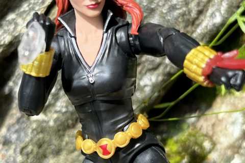 Marvel Legends Target Exclusive Black Widow Avengers 60th Figure REVIEW